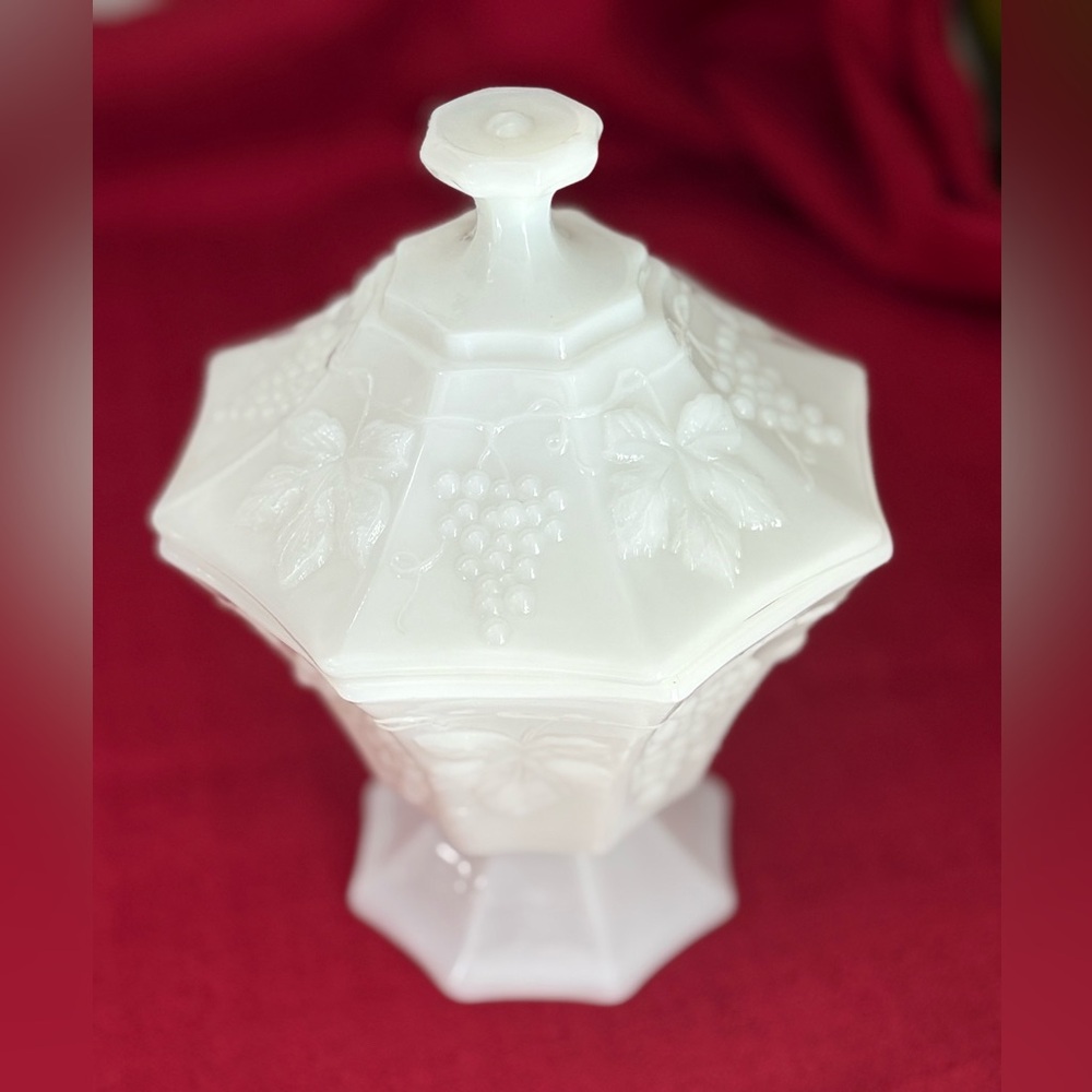 Anchor Hocking Milk Glass Footed Candy/Compote Dish w/Lid. Leaves & Grape Design - Picture 2 of 6